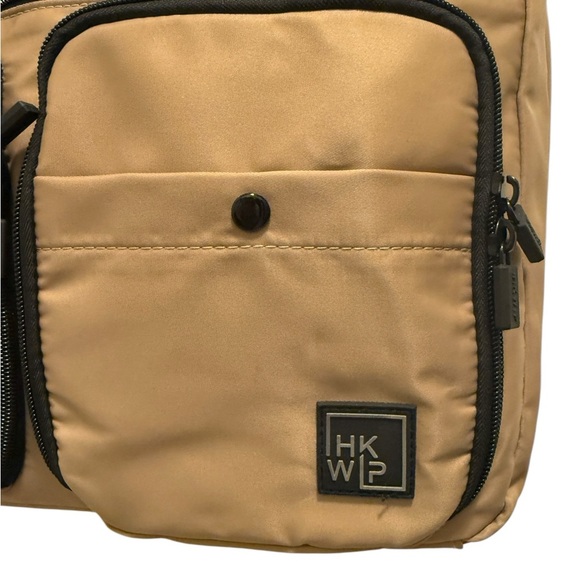 THE CARGO CATCHALL TOTE CAMEL with Black Accents in new conditions, screen pad - Picture 12 of 14